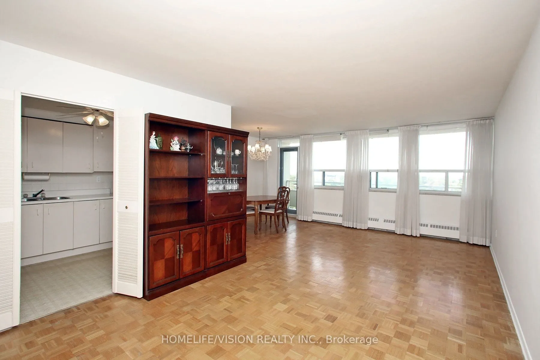 360 Ridelle Avenue, #2004