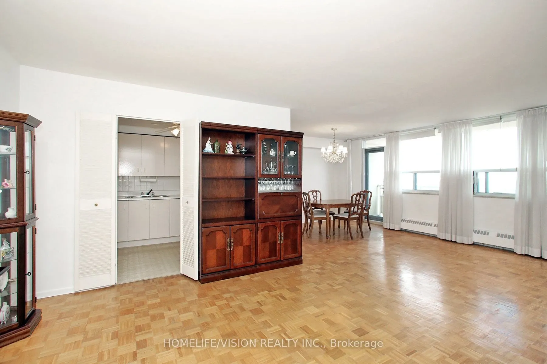 360 Ridelle Avenue, #2004