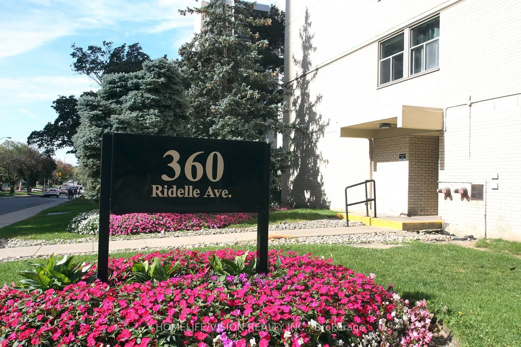 360 Ridelle Avenue, #2004