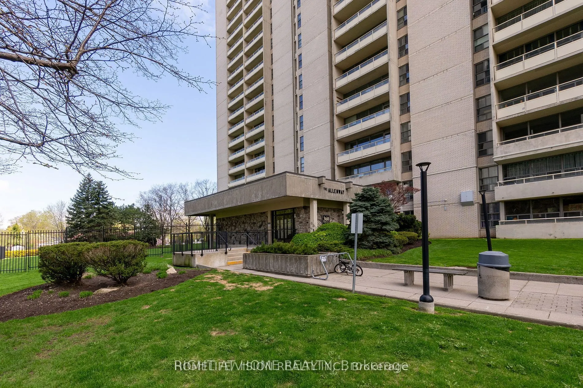 360 Ridelle Avenue, #2004