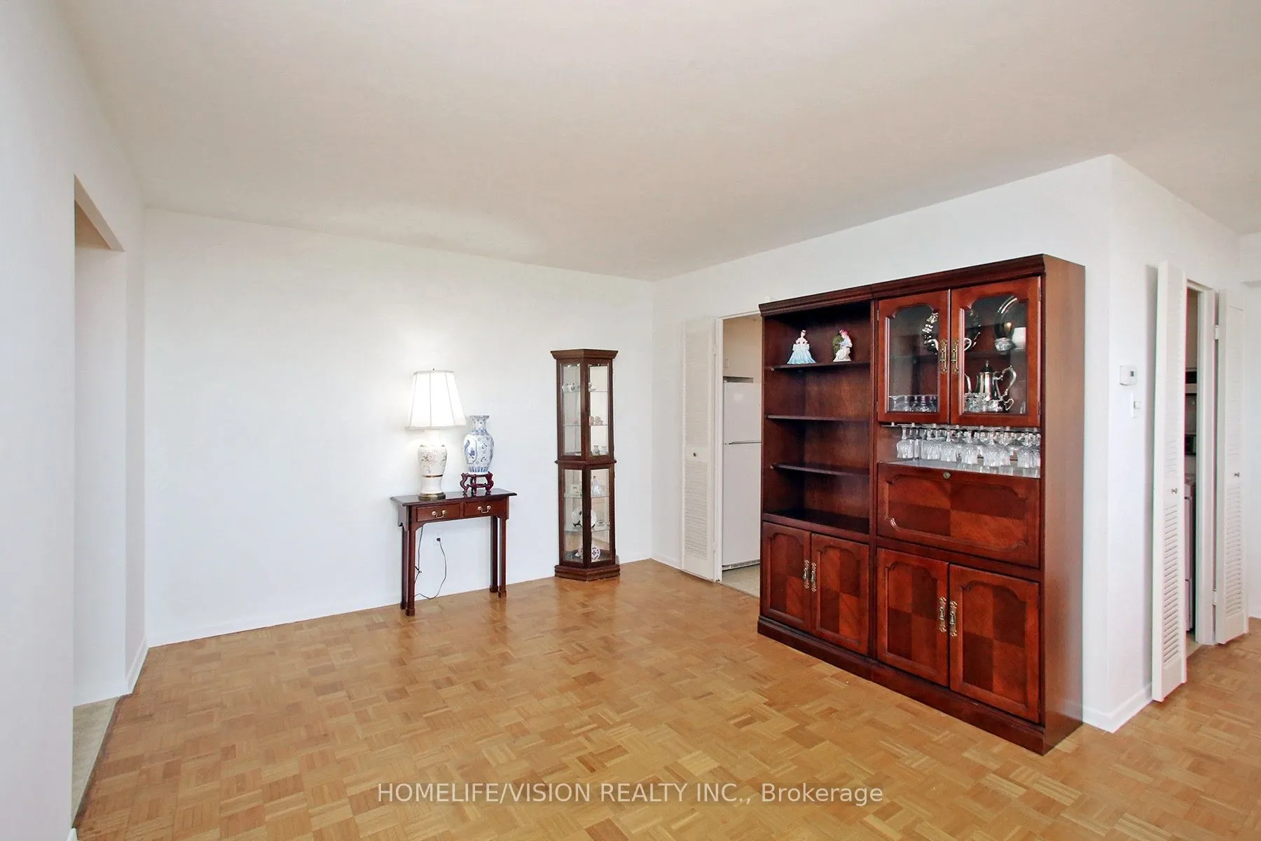 360 Ridelle Avenue, #2004