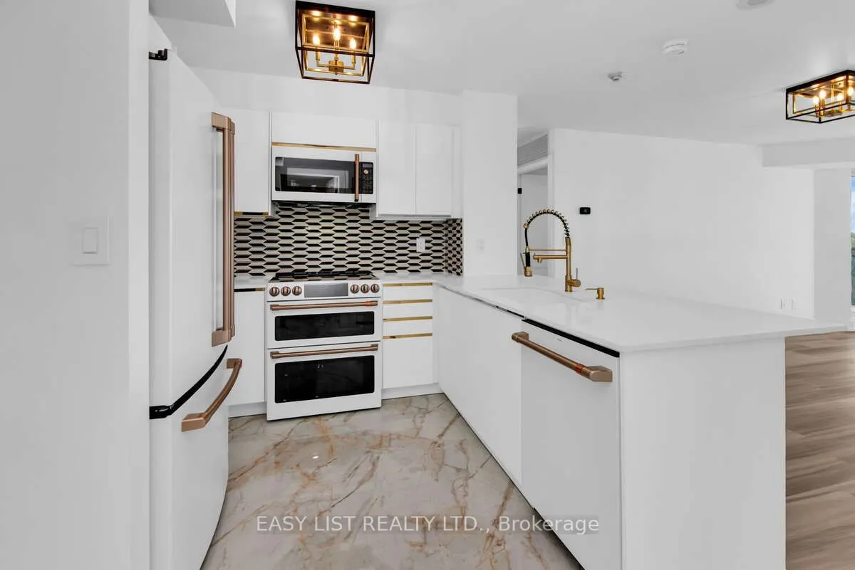 190 Manitoba Street, #710