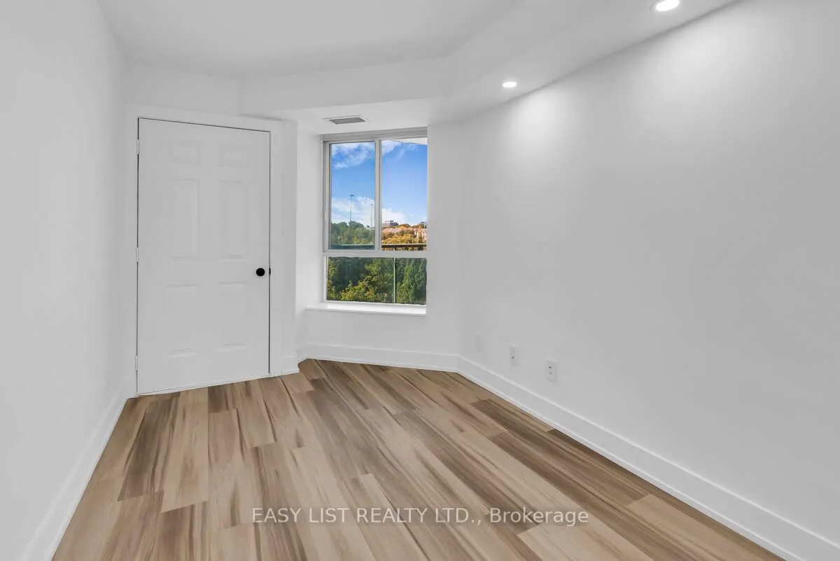 190 Manitoba Street, #710