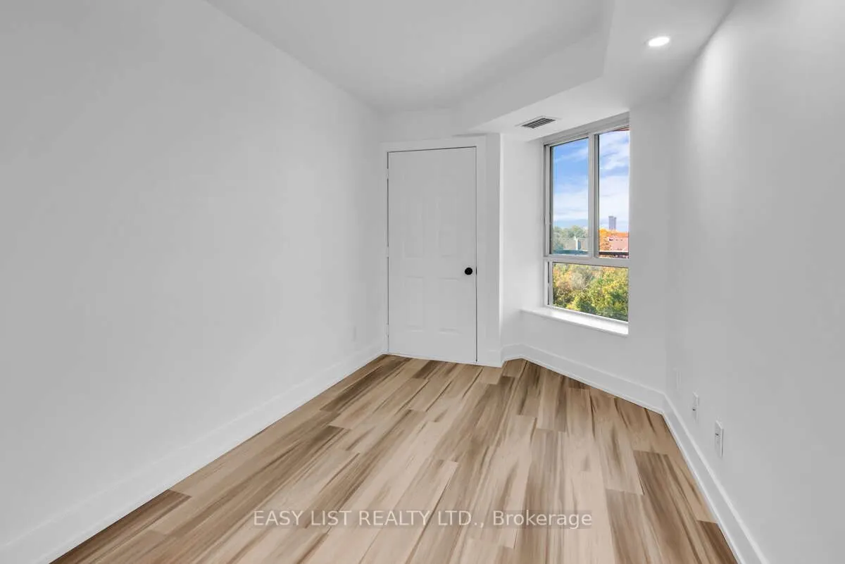 190 Manitoba Street, #710