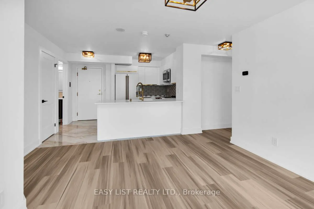 190 Manitoba Street, #710