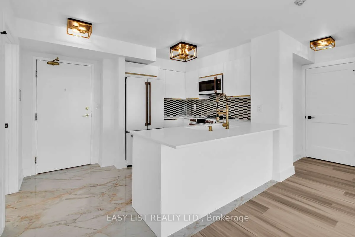 190 Manitoba Street, #710
