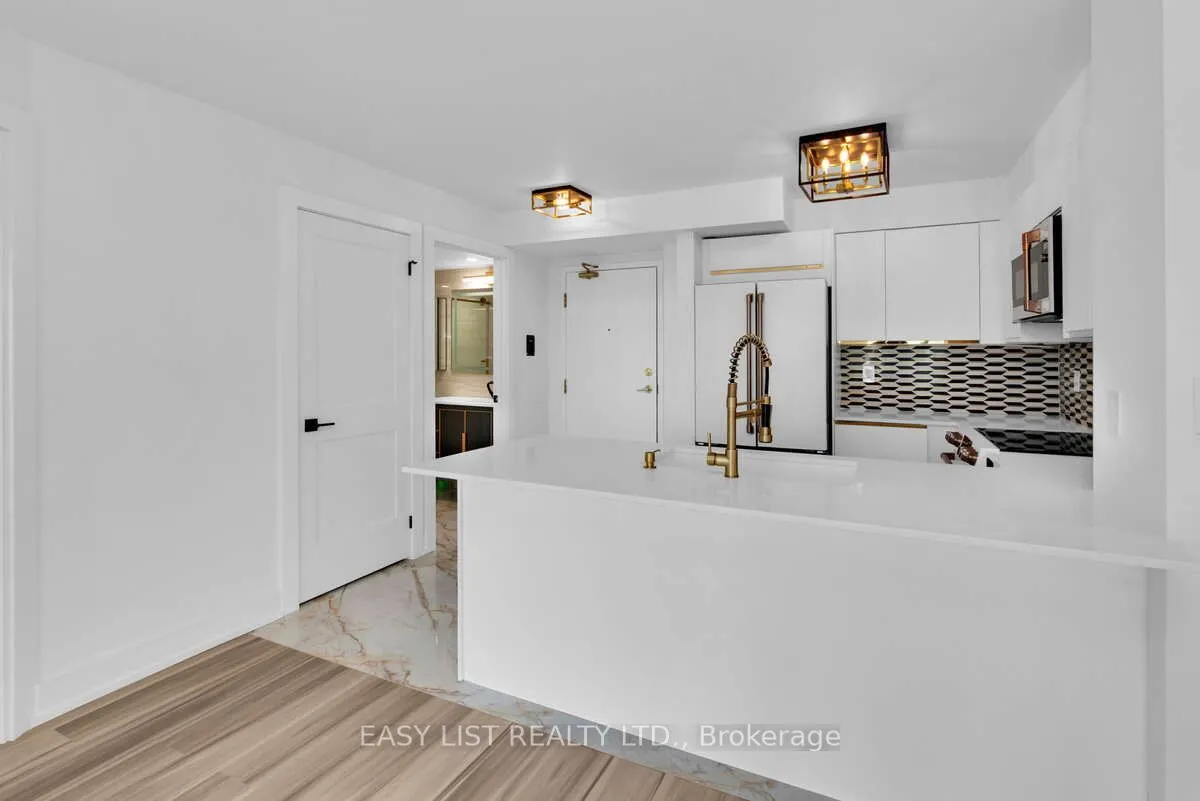 190 Manitoba Street, #710