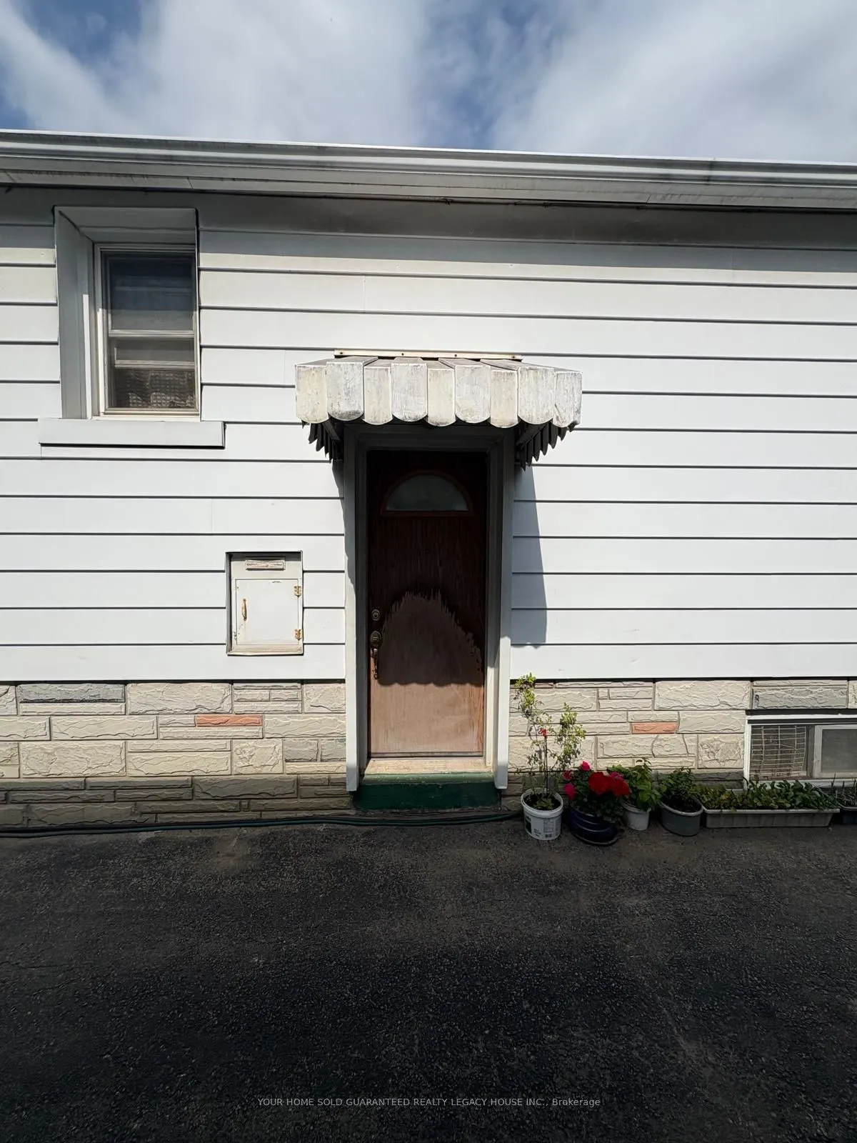 627 McRoberts Avenue