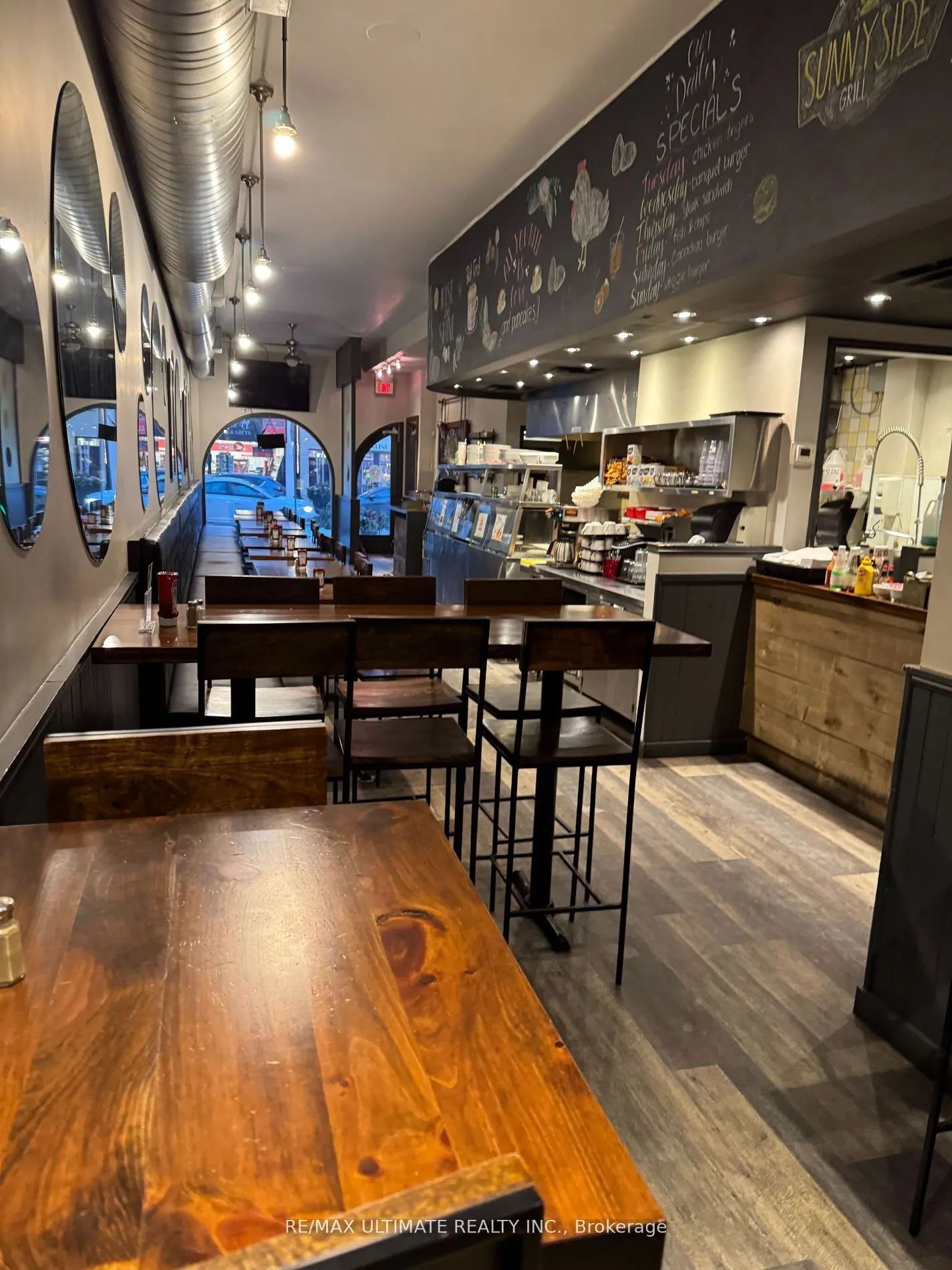 337 Lakeshore Road E