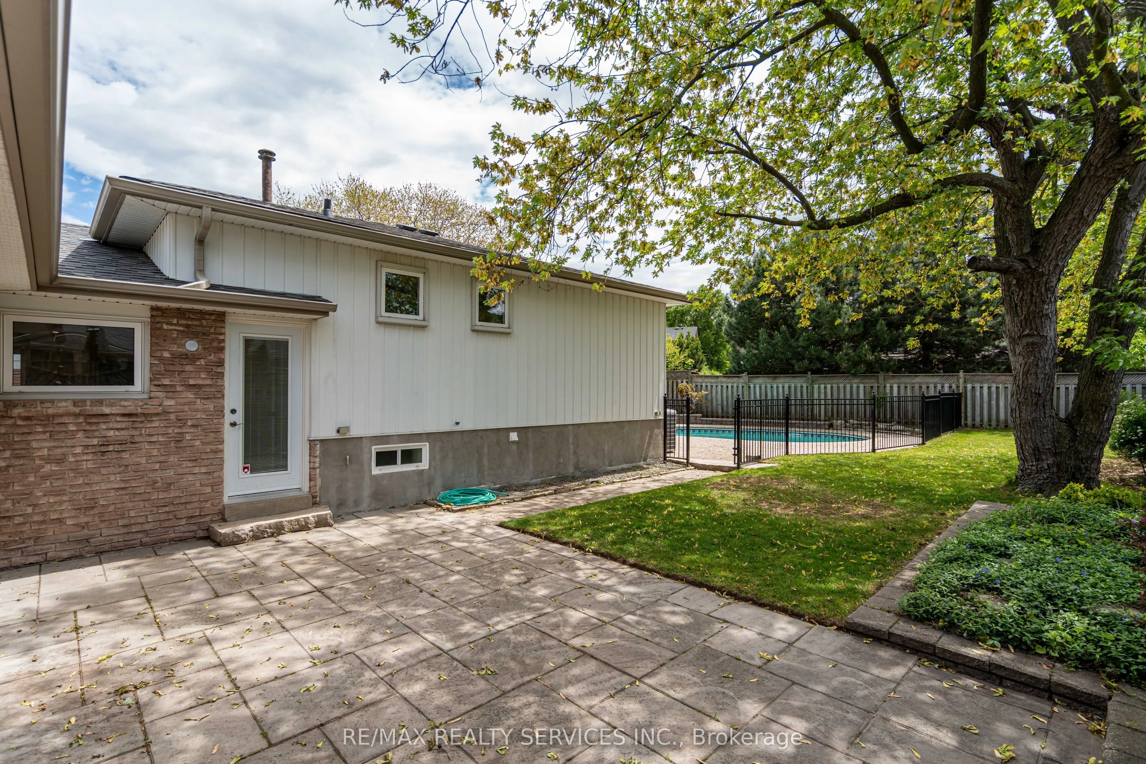 2296 Devon Road