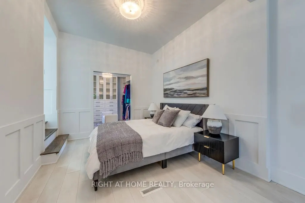 43 South Kingsway