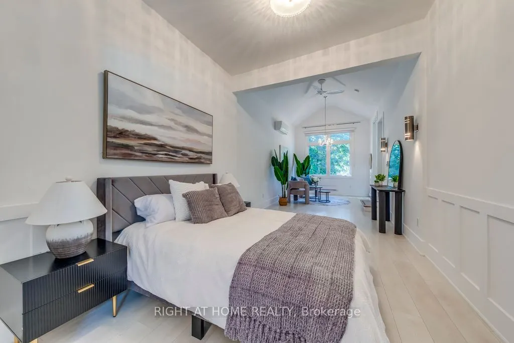 43 South Kingsway