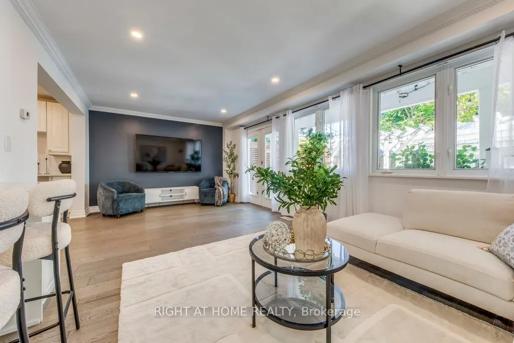 43 South Kingsway