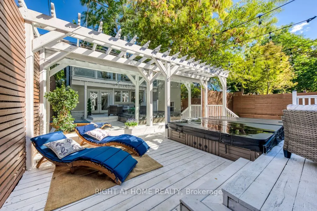 43 South Kingsway