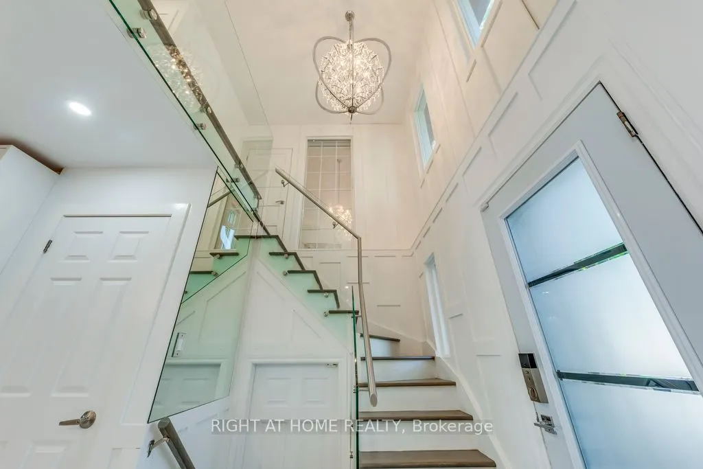 43 South Kingsway