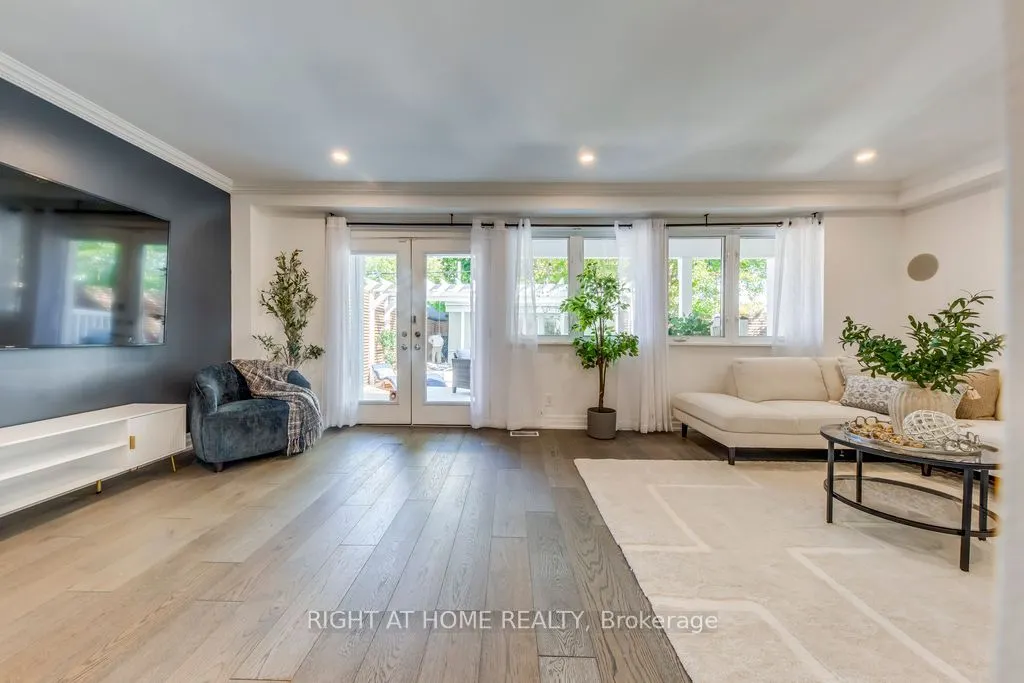 43 South Kingsway