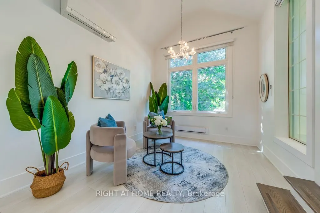43 South Kingsway