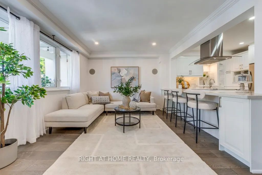 43 South Kingsway
