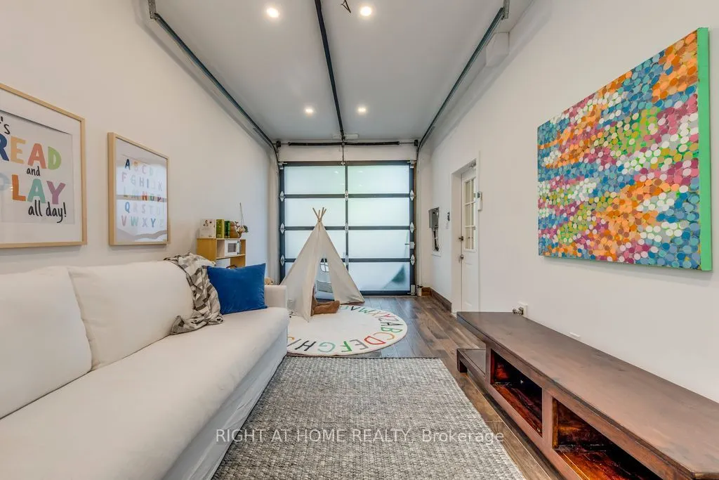 43 South Kingsway