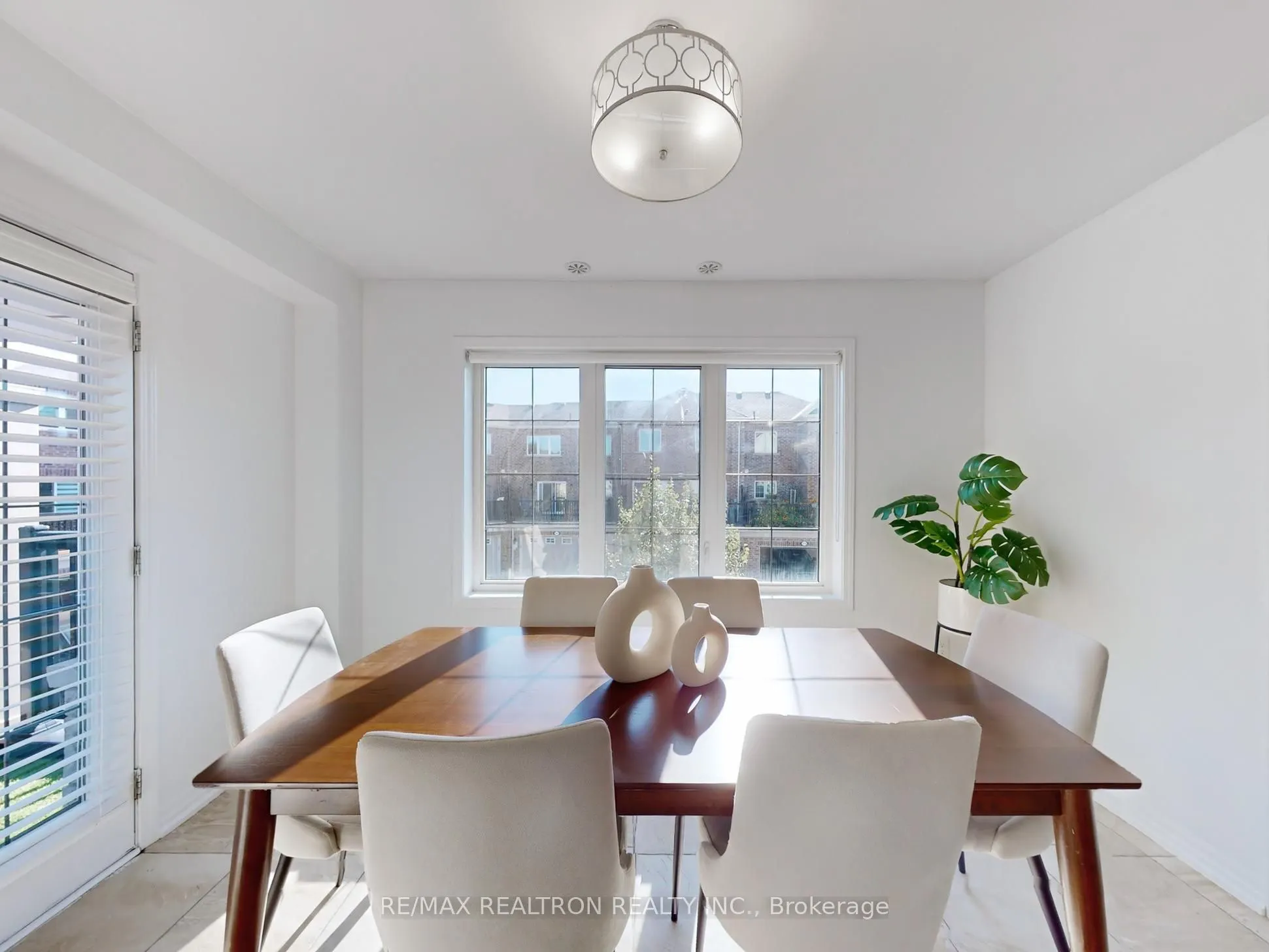 370 Timberland Gate