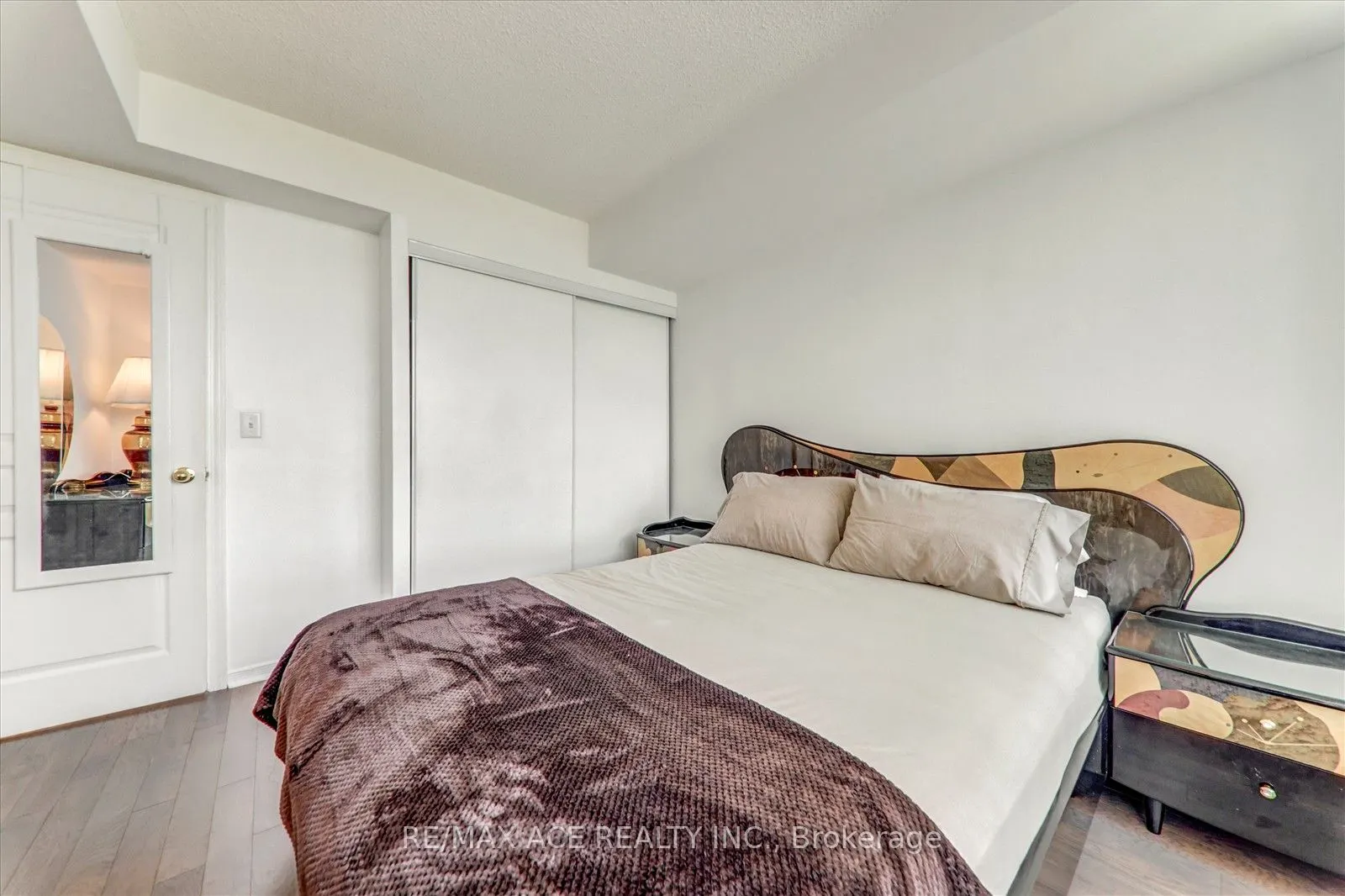 2545 Erin Centre Boulevard #1803