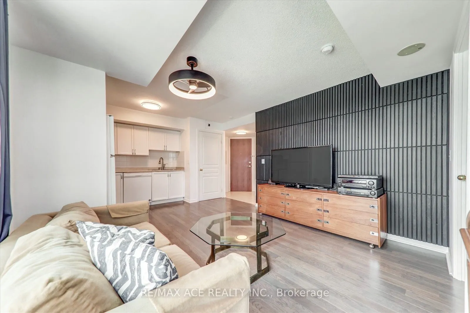 2545 Erin Centre Boulevard #1803