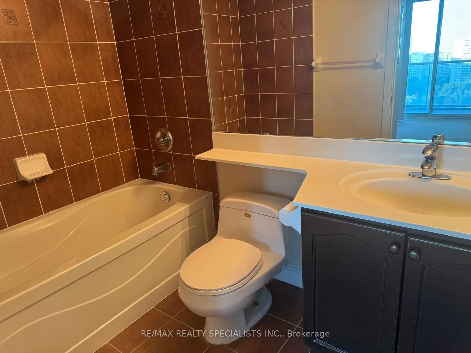 80 Absolute Avenue, #1605