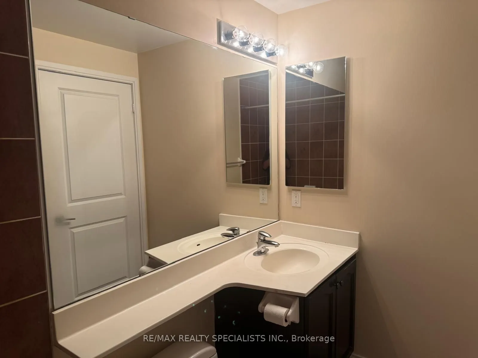 80 Absolute Avenue, #1605