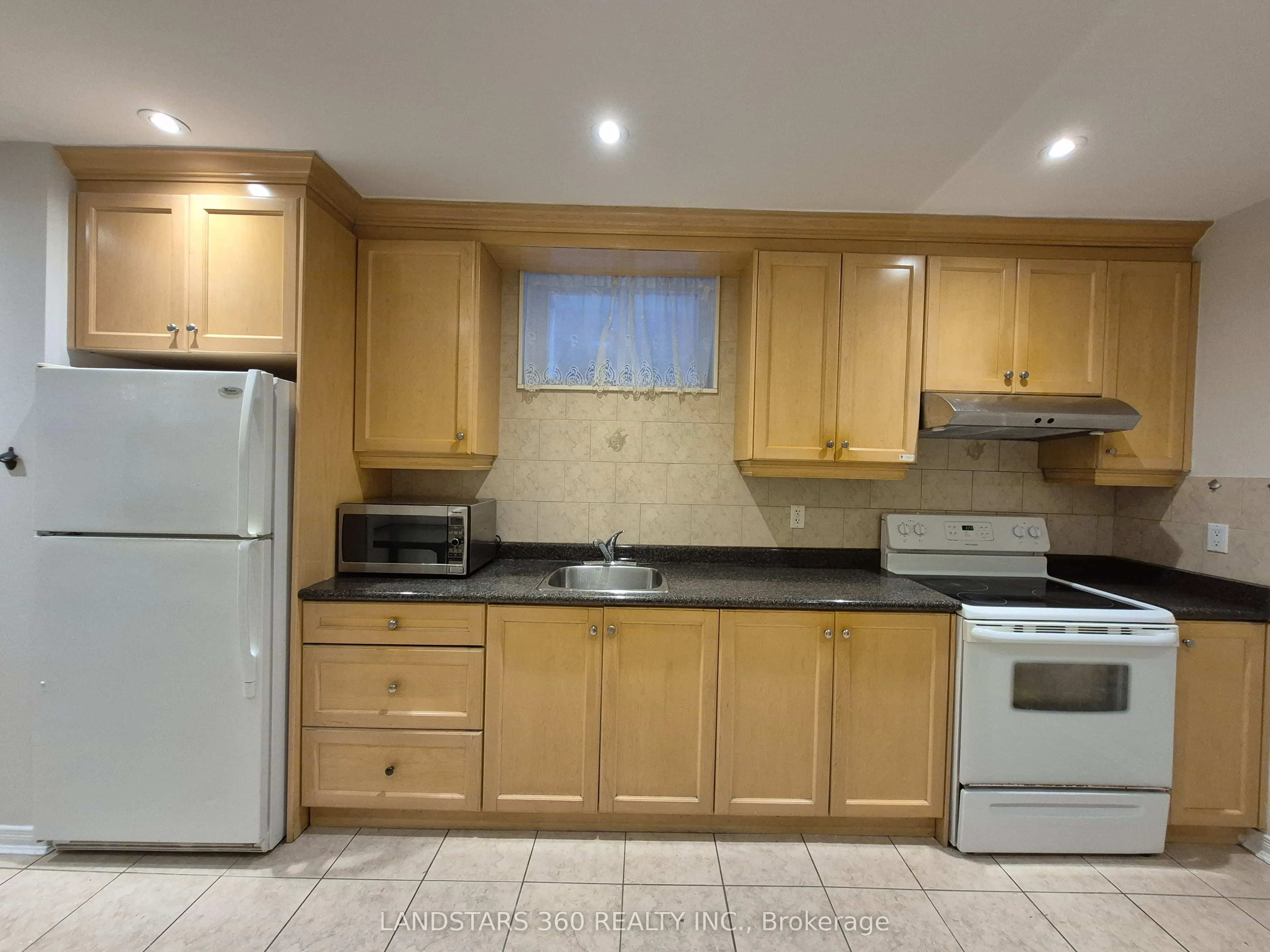 49 Boon Avenue, #Lower