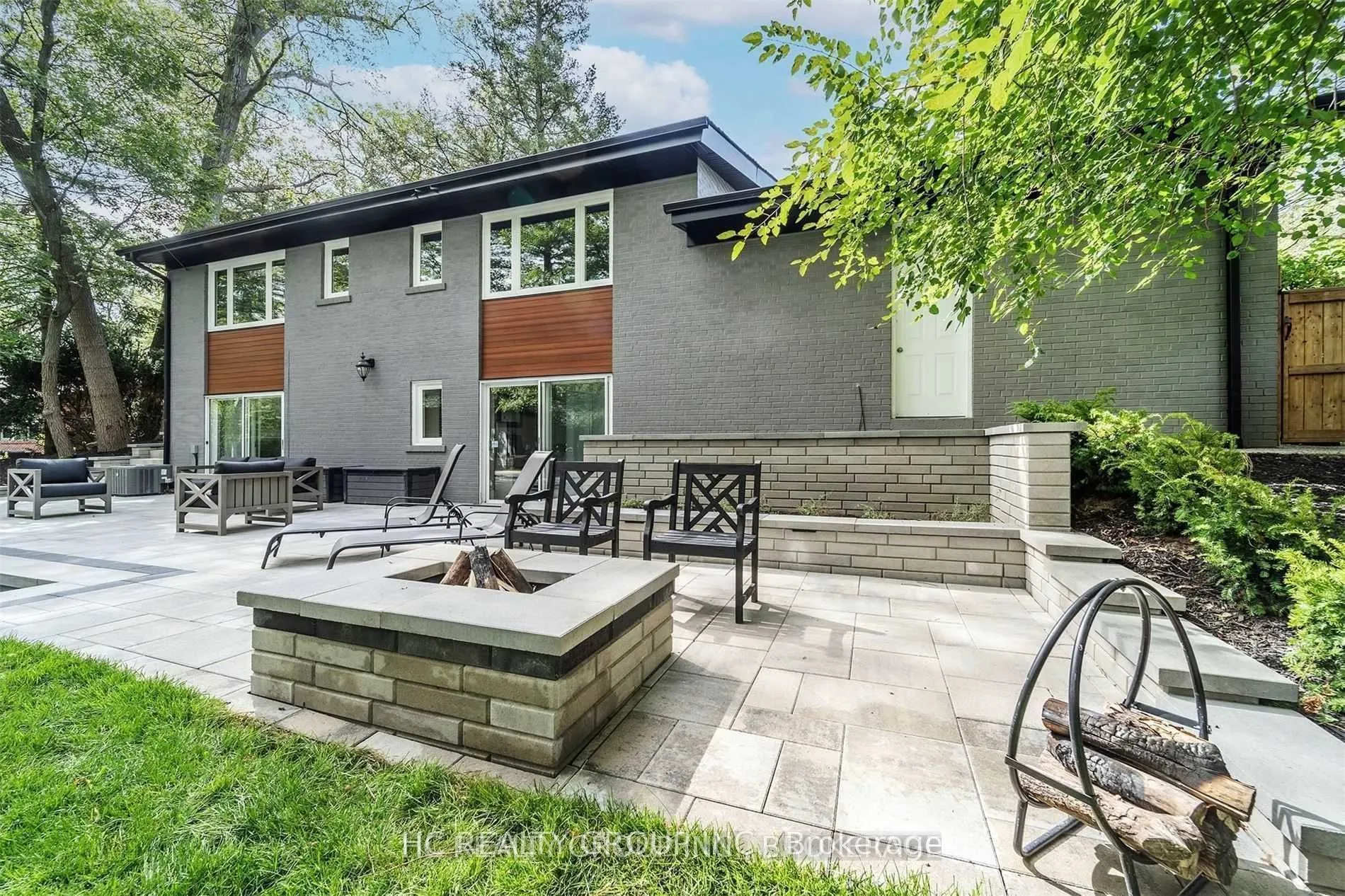 1513 Merrow Road
