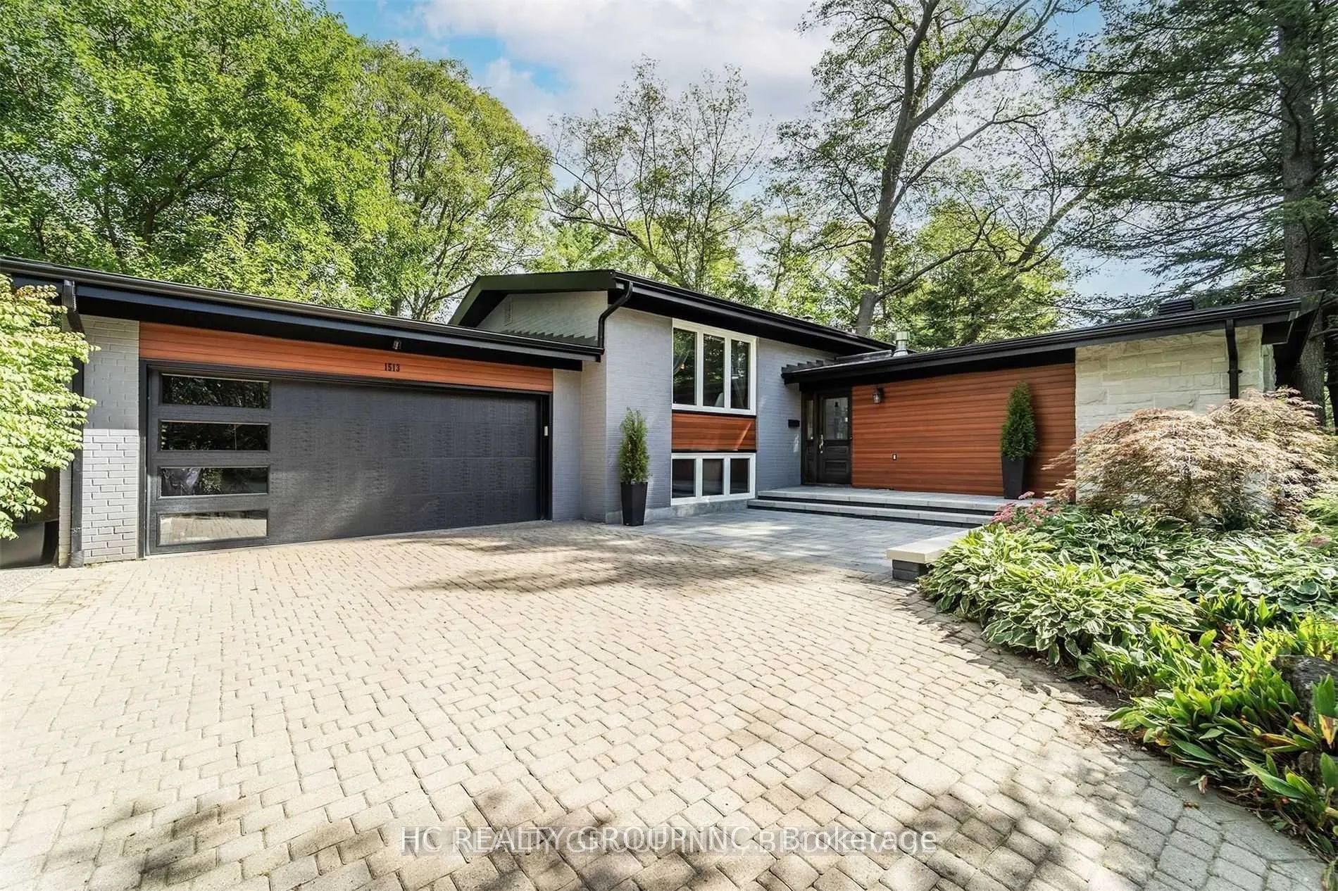 1513 Merrow Road