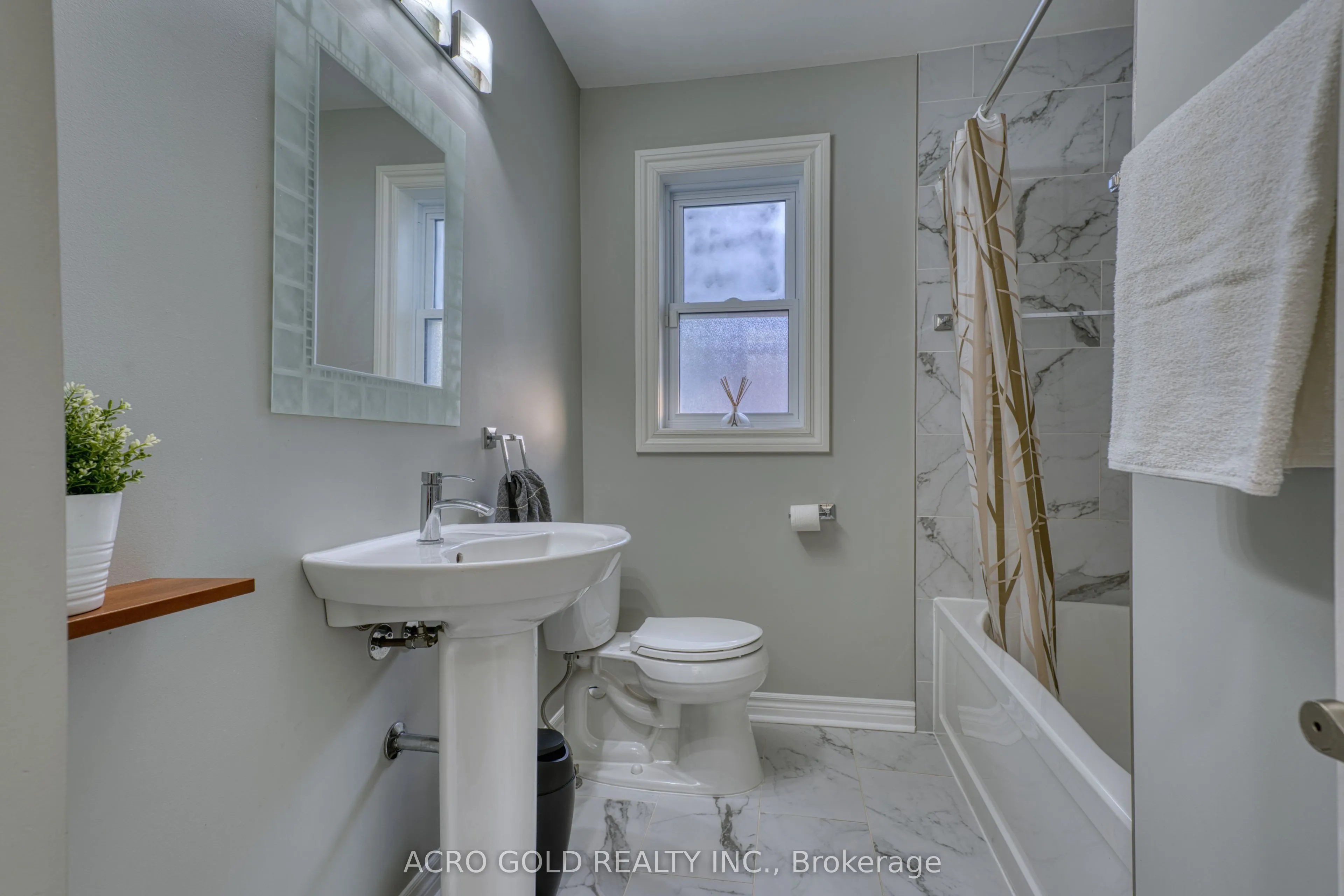 10 Kennebec Crescent