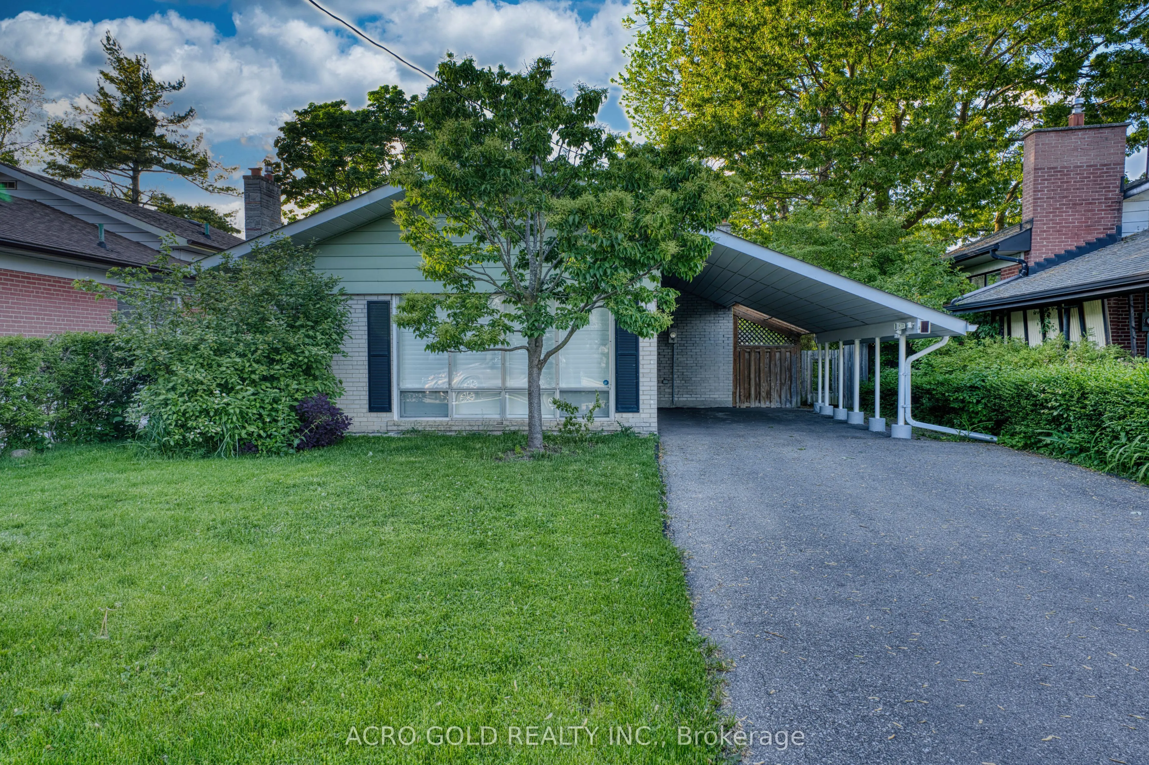 10 Kennebec Crescent