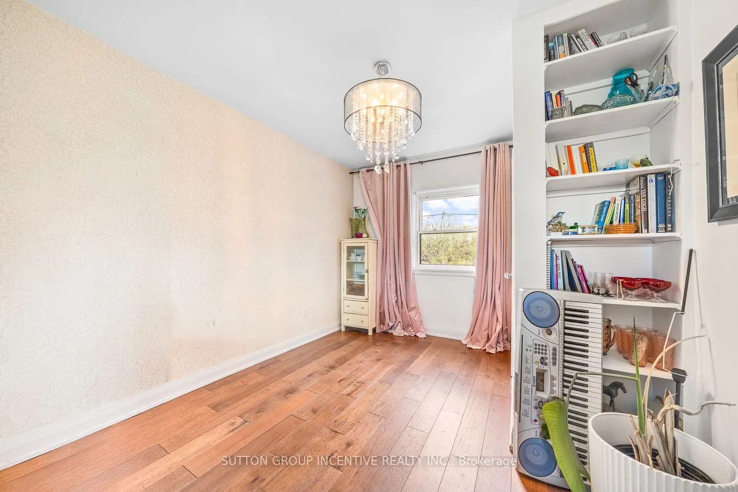 65 Barrhead Crescent