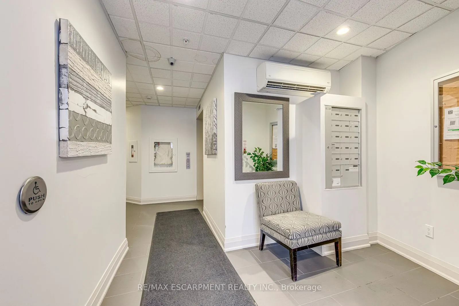 70 Stewart Street, #401
