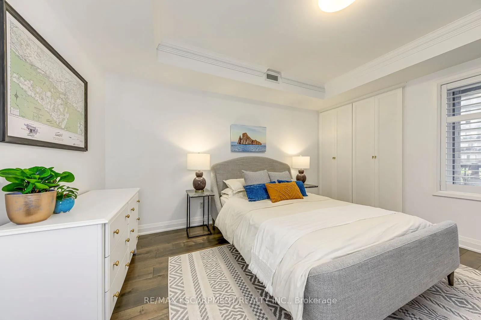 70 Stewart Street, #401