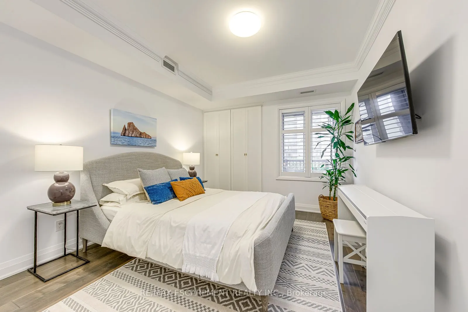 70 Stewart Street, #401