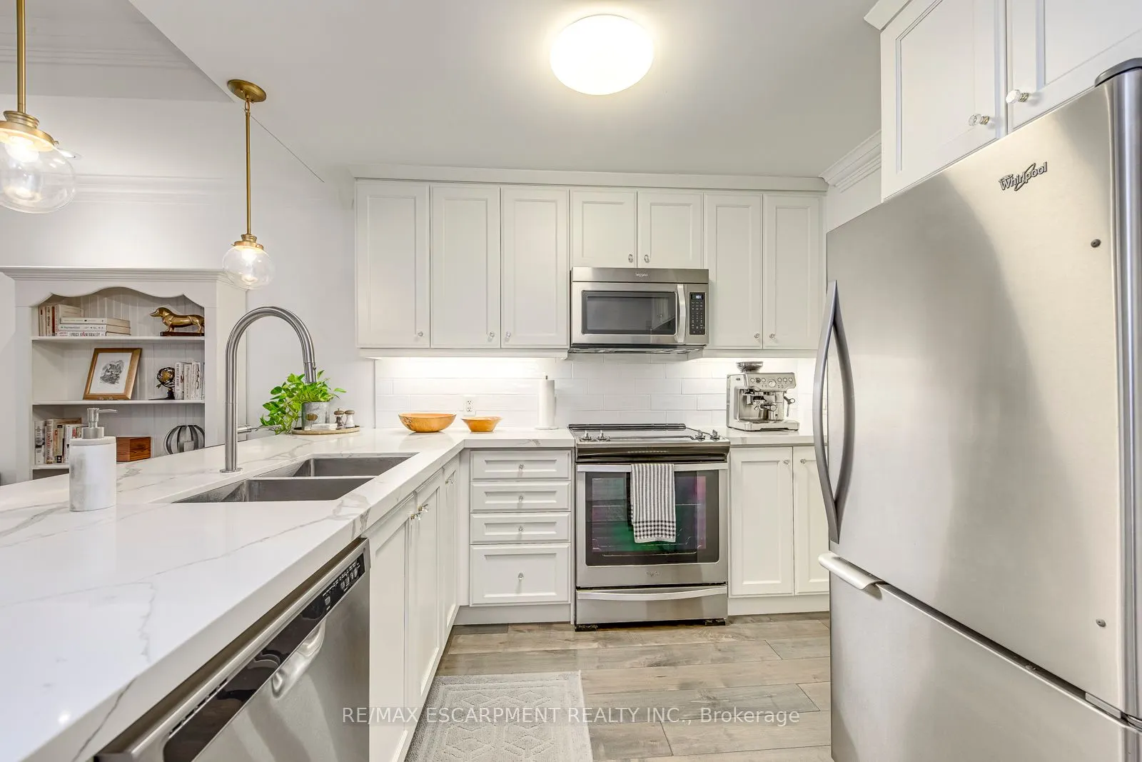 70 Stewart Street, #401