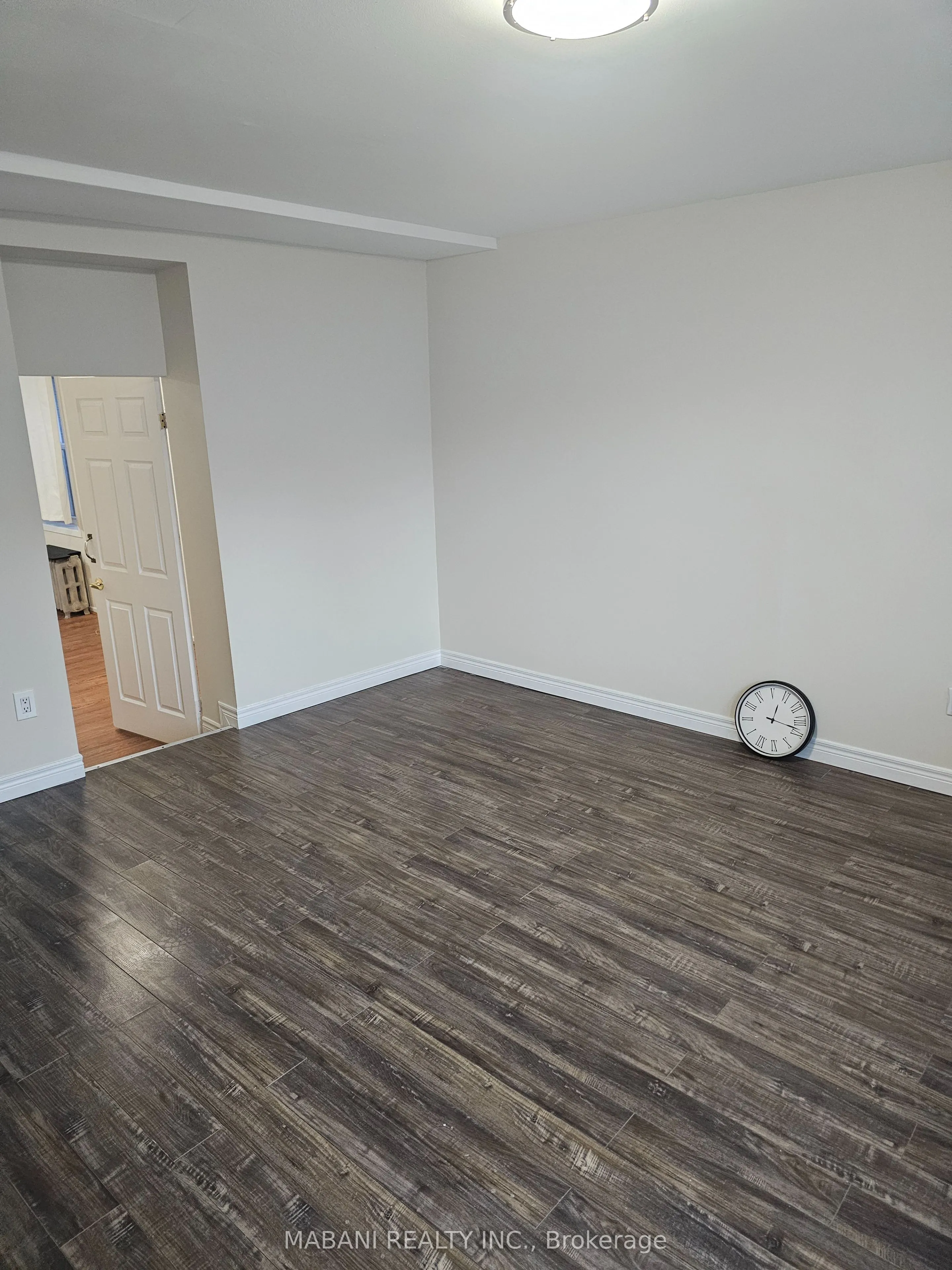 2239 Dundas Street W