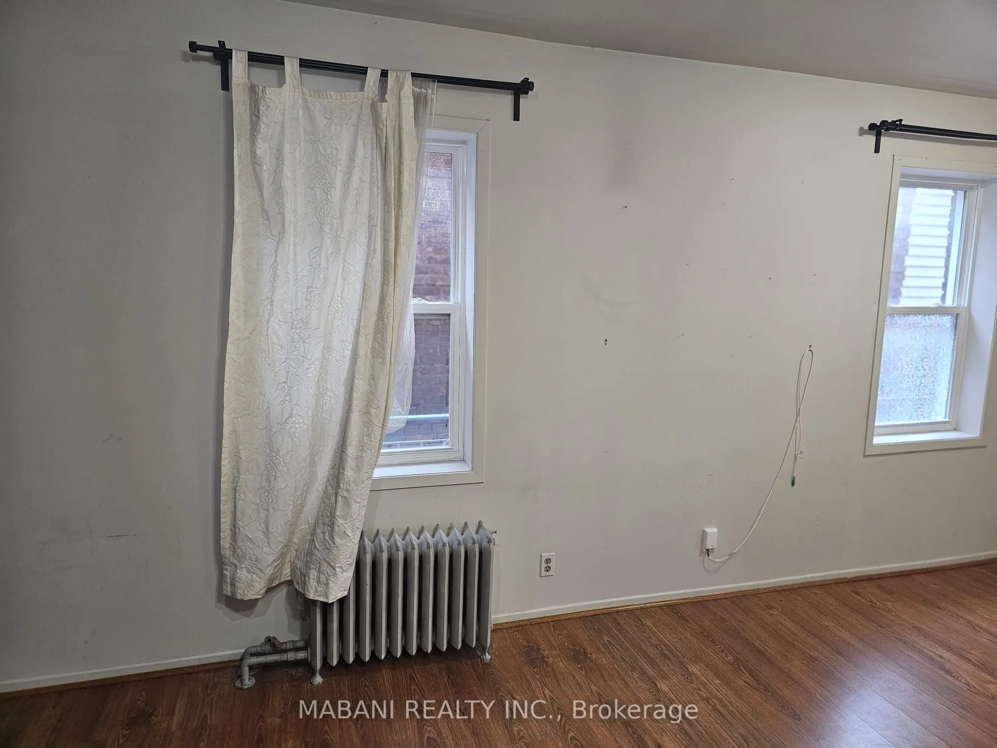 2239 Dundas Street W