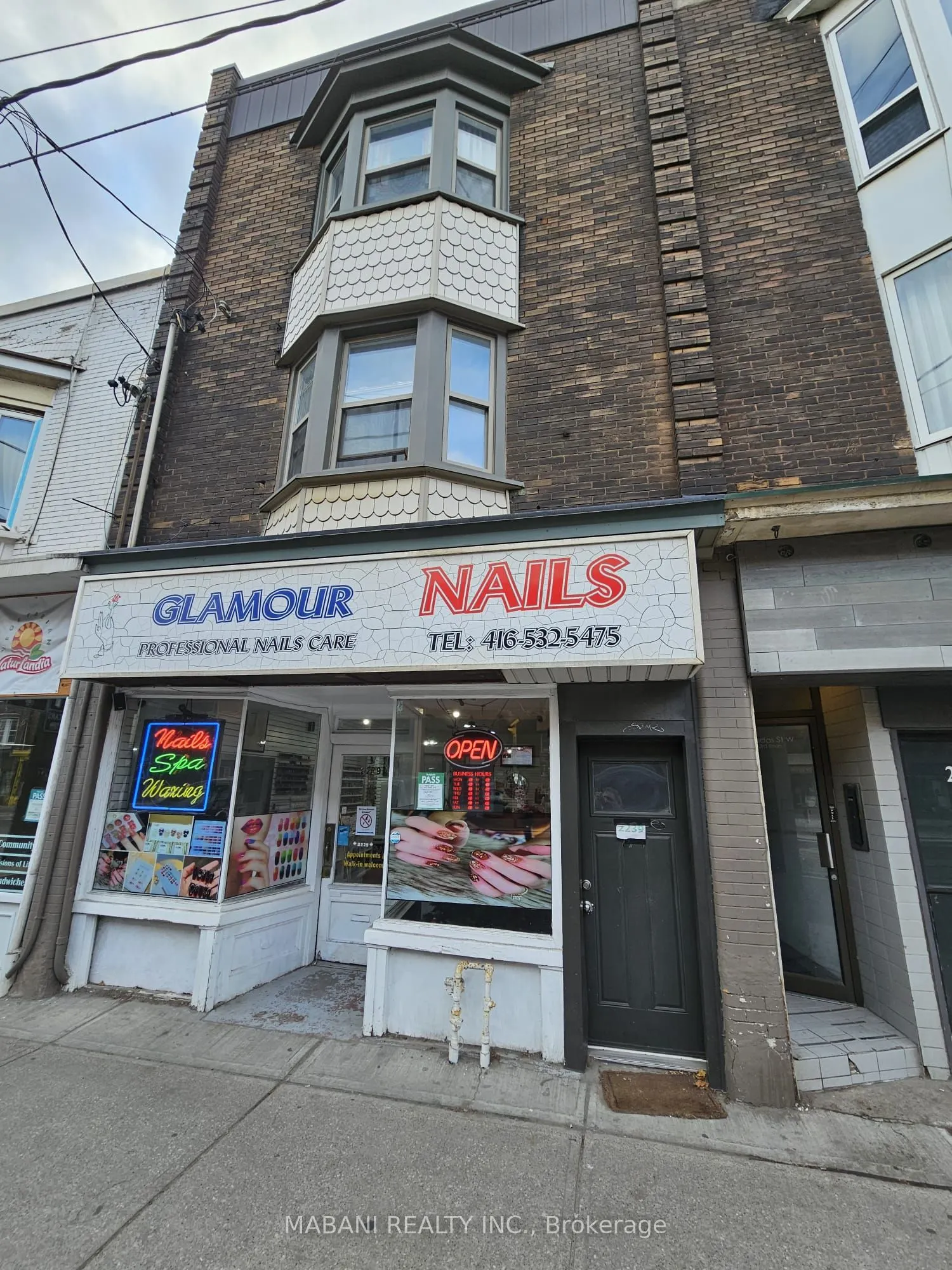 2239 Dundas Street W