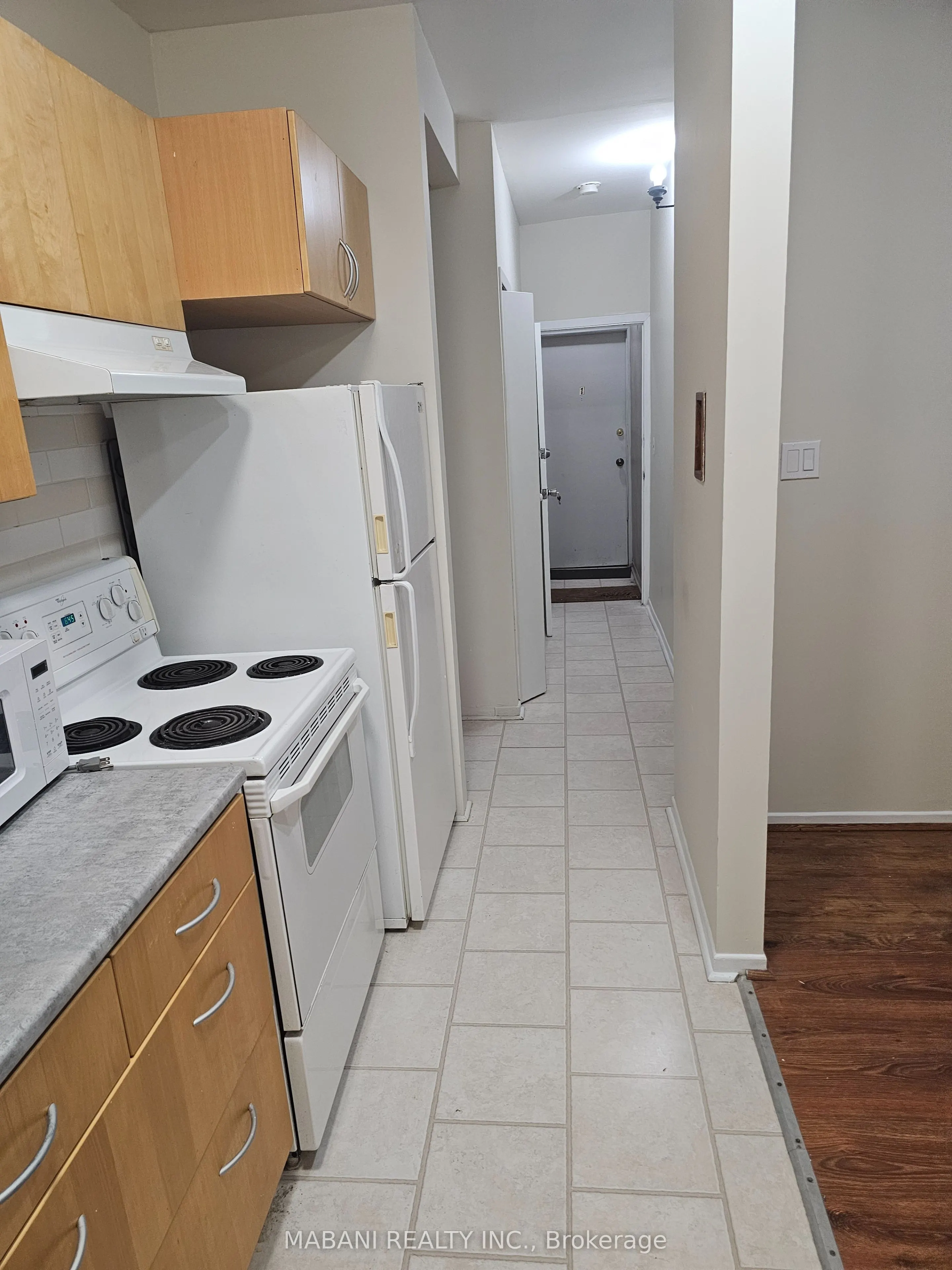 2239 Dundas Street W