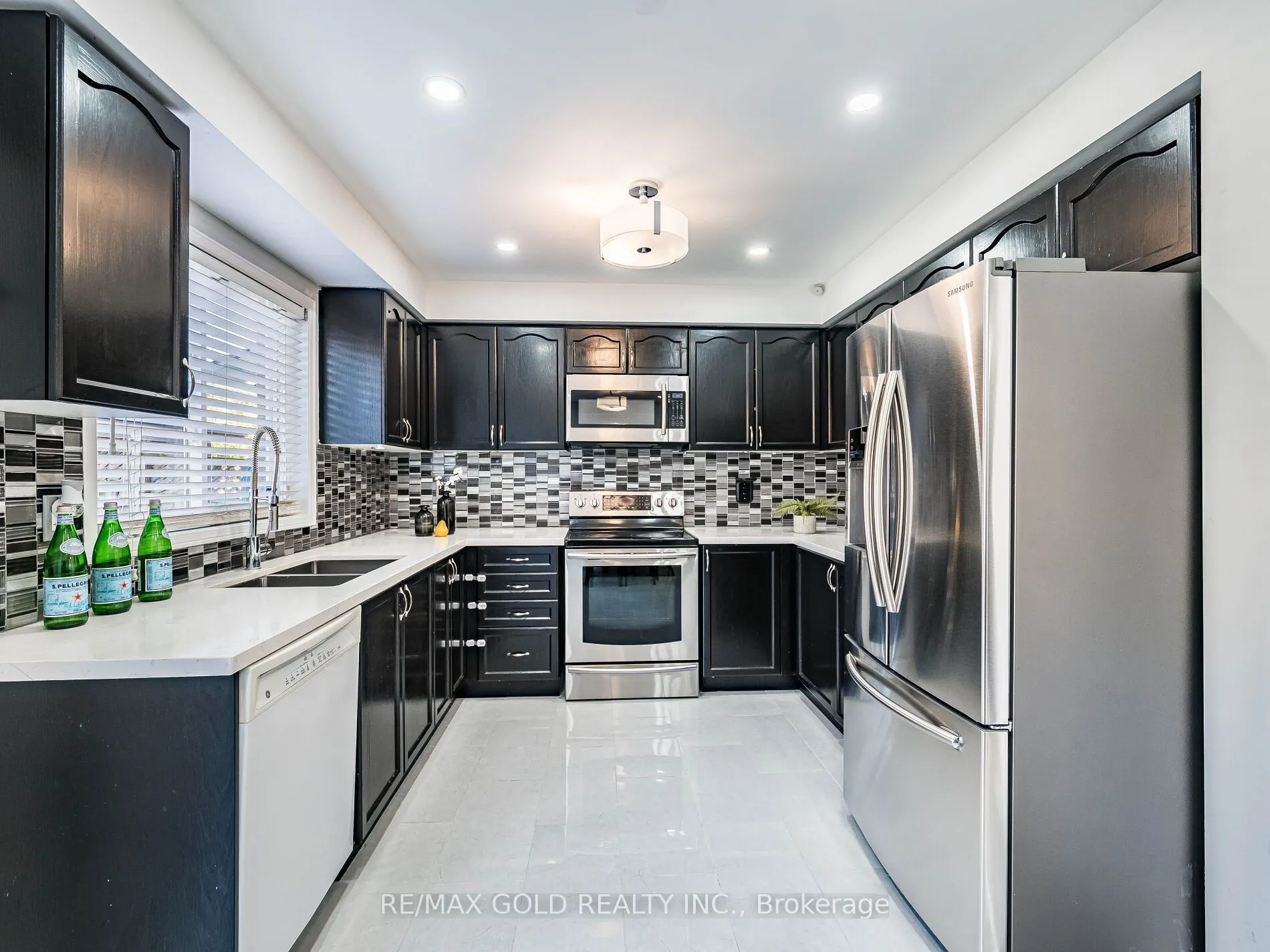 43 Sunnyview Road
