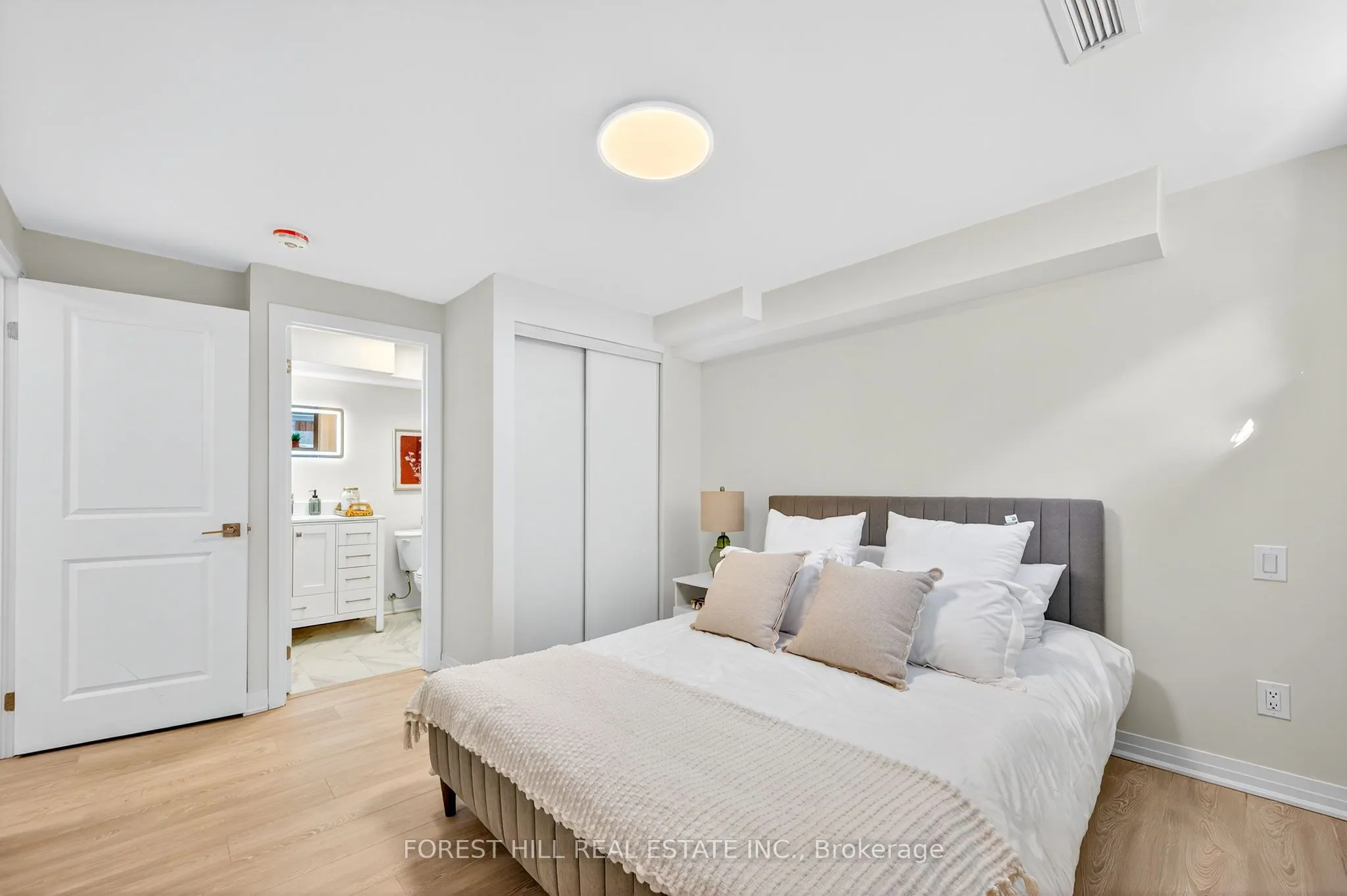 49 William Cragg Drive, #R