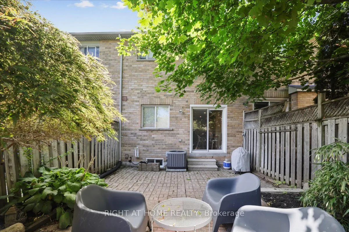 555 Taylor Crescent