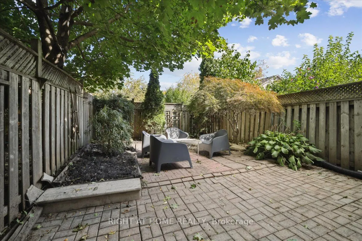 555 Taylor Crescent