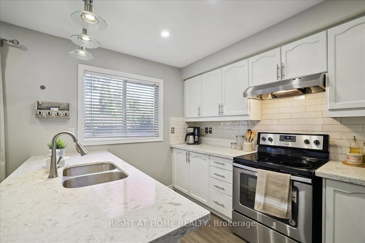 555 Taylor Crescent