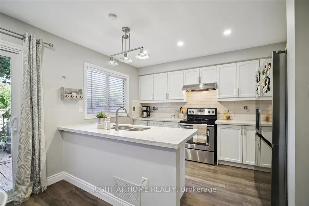 555 Taylor Crescent