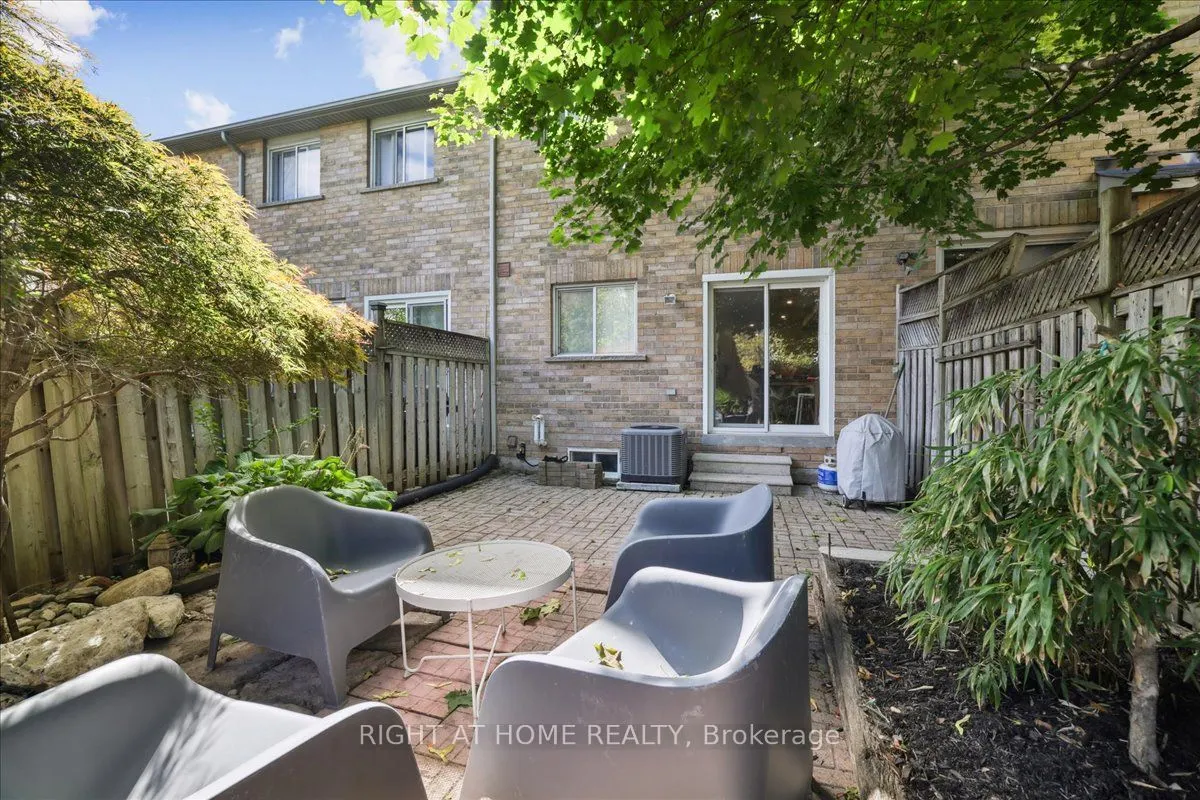 555 Taylor Crescent