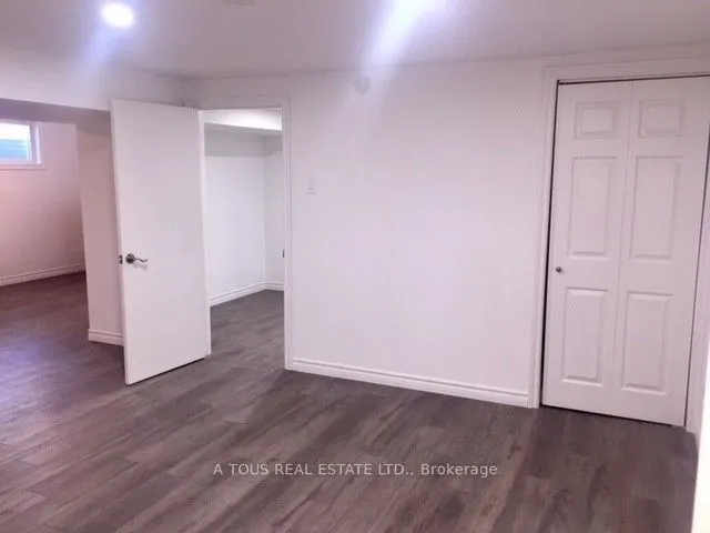 76 Centre Street S